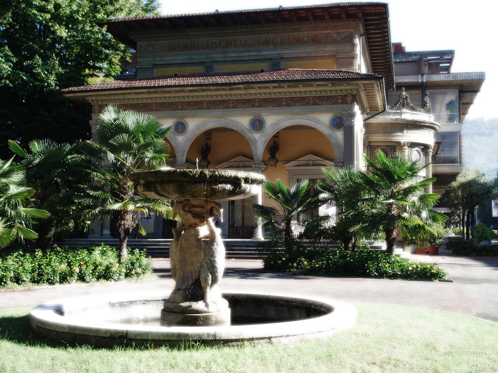 Фонтан на курорте в Монтекатини Терме, Италия