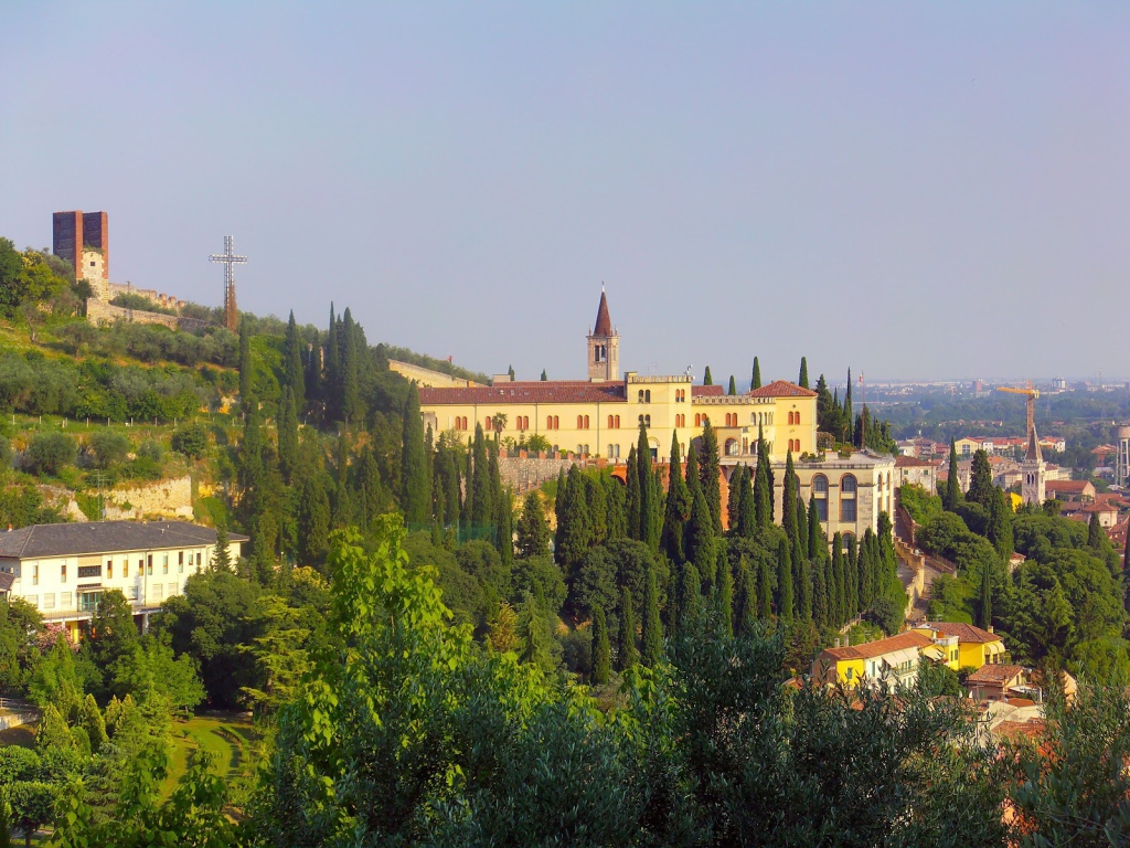 Холм в Вероне, Италия