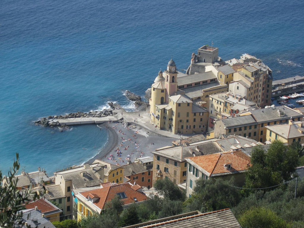 Дома на набережной в Лигурии, Италия