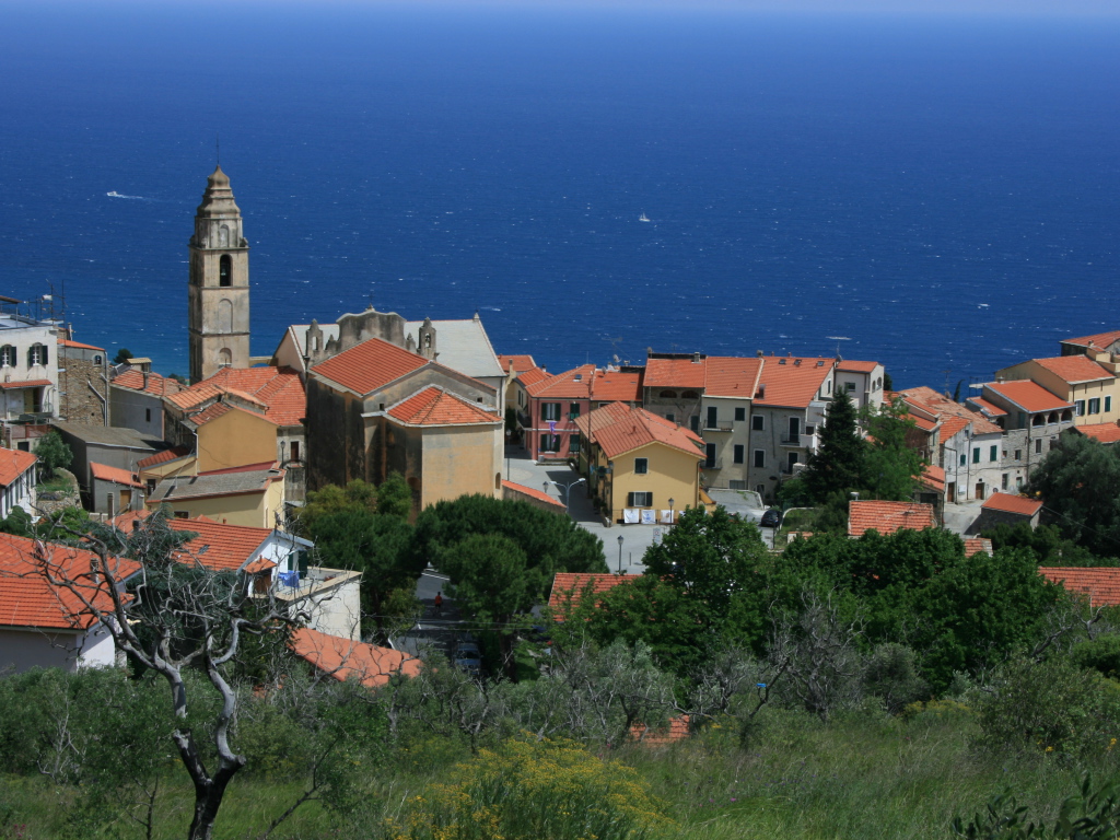 Дома на побережье в Санто Стефано аль Маре, Италия