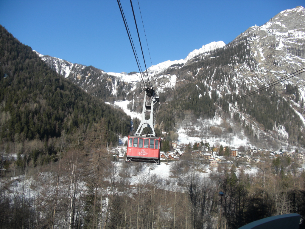 Подъемник на горнолыжном курорте Курмайор, Италия