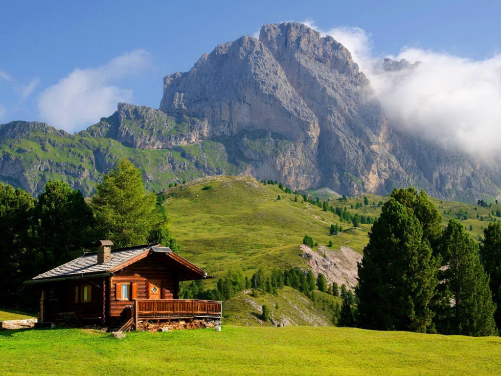 Одинокий дом на горнолыжном курорте Валь Гардена, Италия