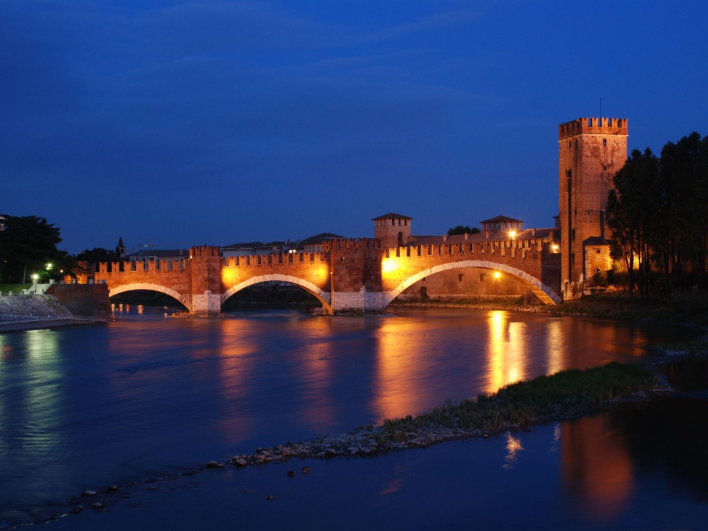 Ночной мост в Вероне, Италия