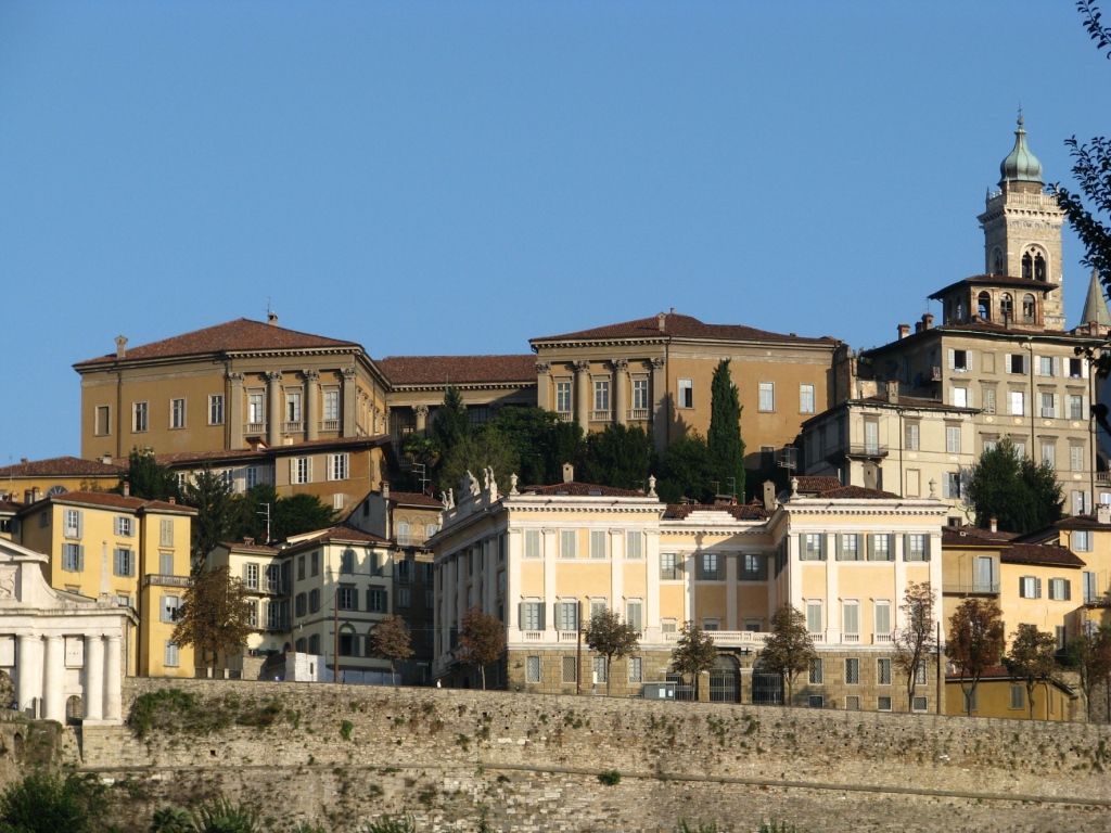 Старинные здания в Бергамо, Италия