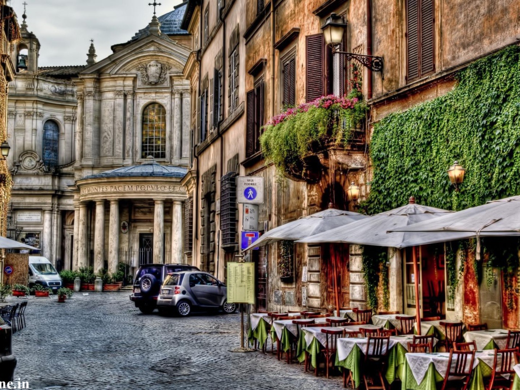 Старинная улочка в Риме