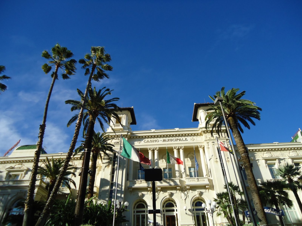 Пальмы у казино в Сан Ремо, Италия