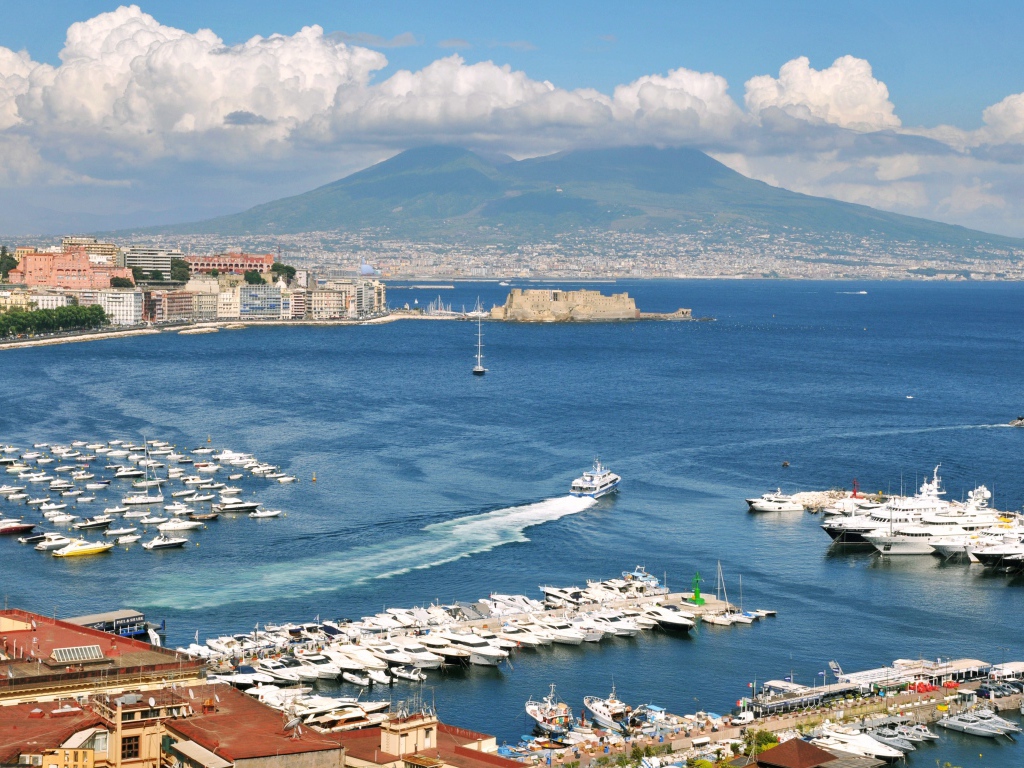Порт в Неаполе, Италия
