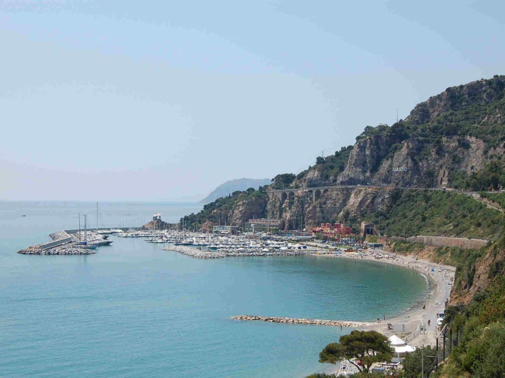 Порт на курорте Алассио, Италия