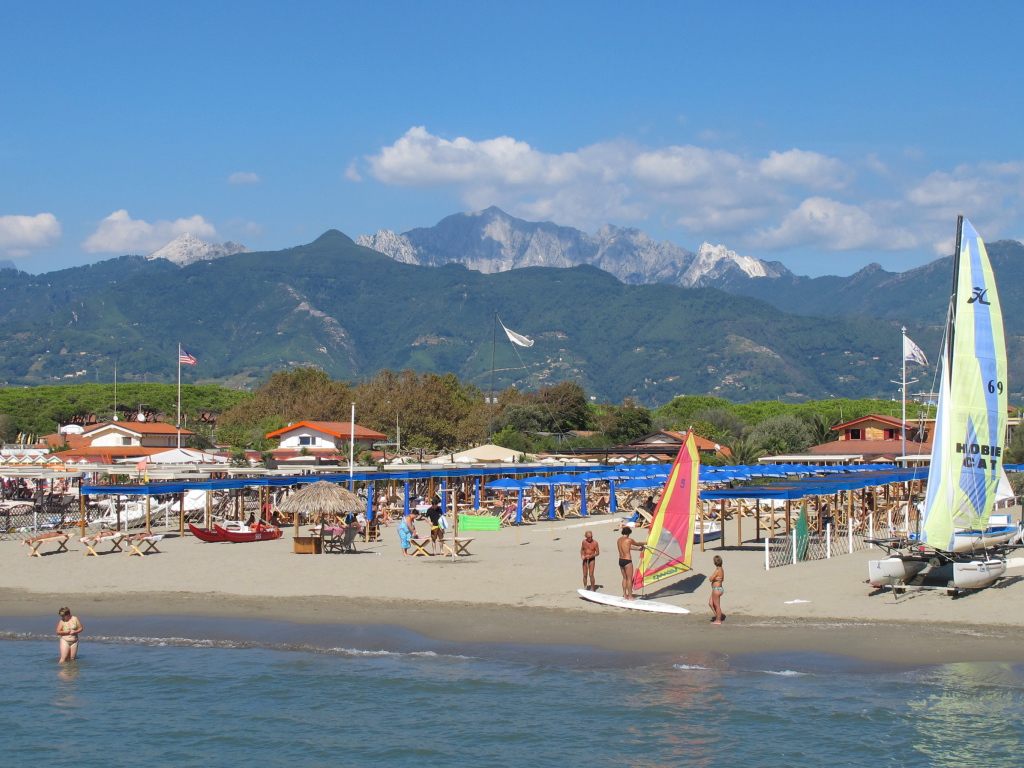 Relax on the beach in the resort of Forte dei Marmi, Italy