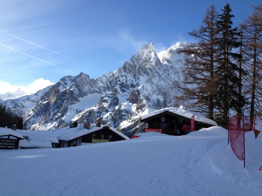 Горнолыжная база на курорте Курмайор, Италия