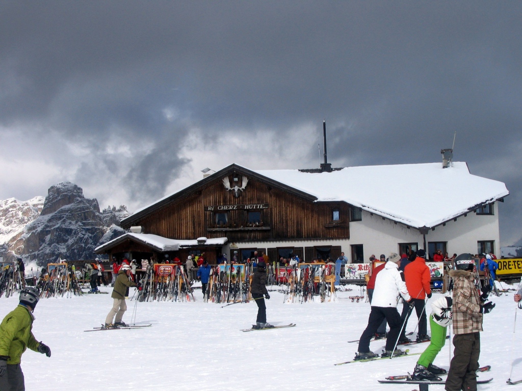 Горнолыжная база на курорте Арабба, Италия