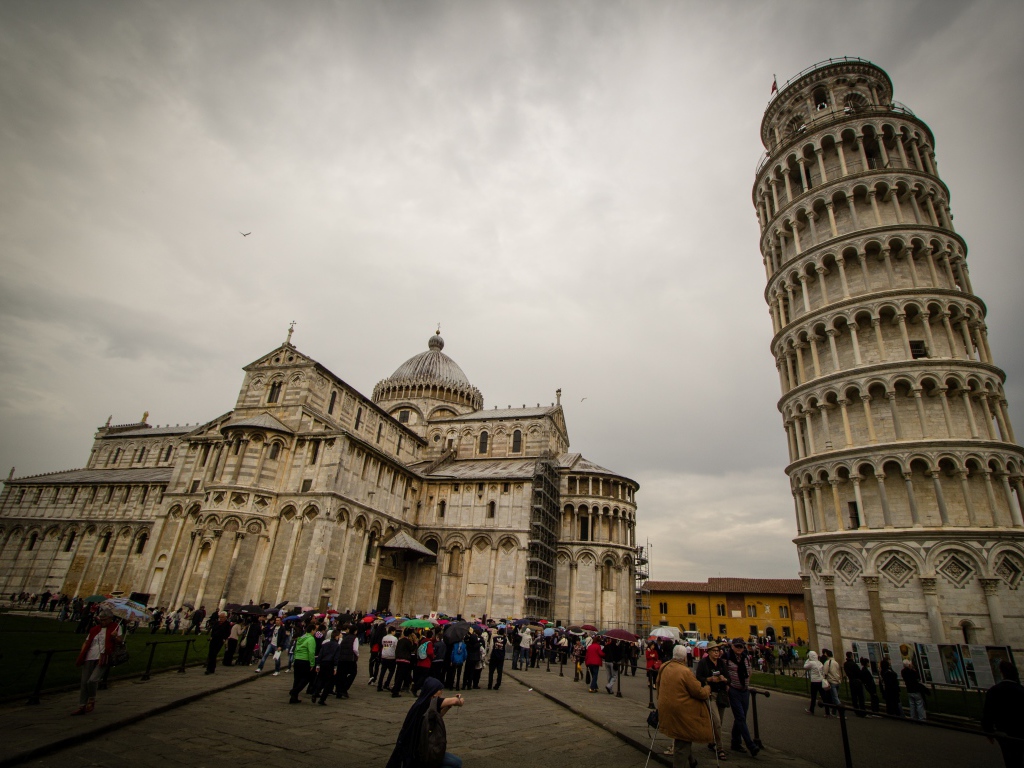 Площадь перед собором в Пизе, Италия