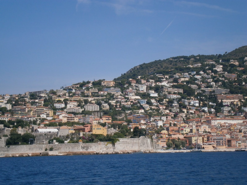 Городские здания в Лоано, Италия