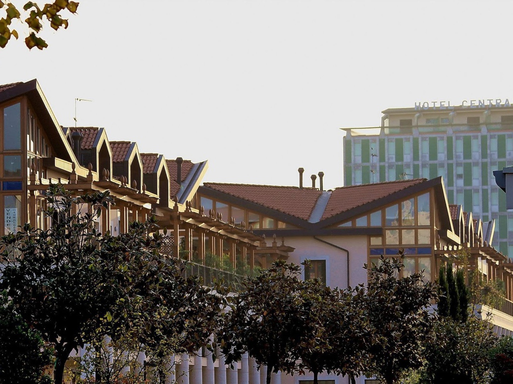 Городские здания на курорте Абано Терме, Италия