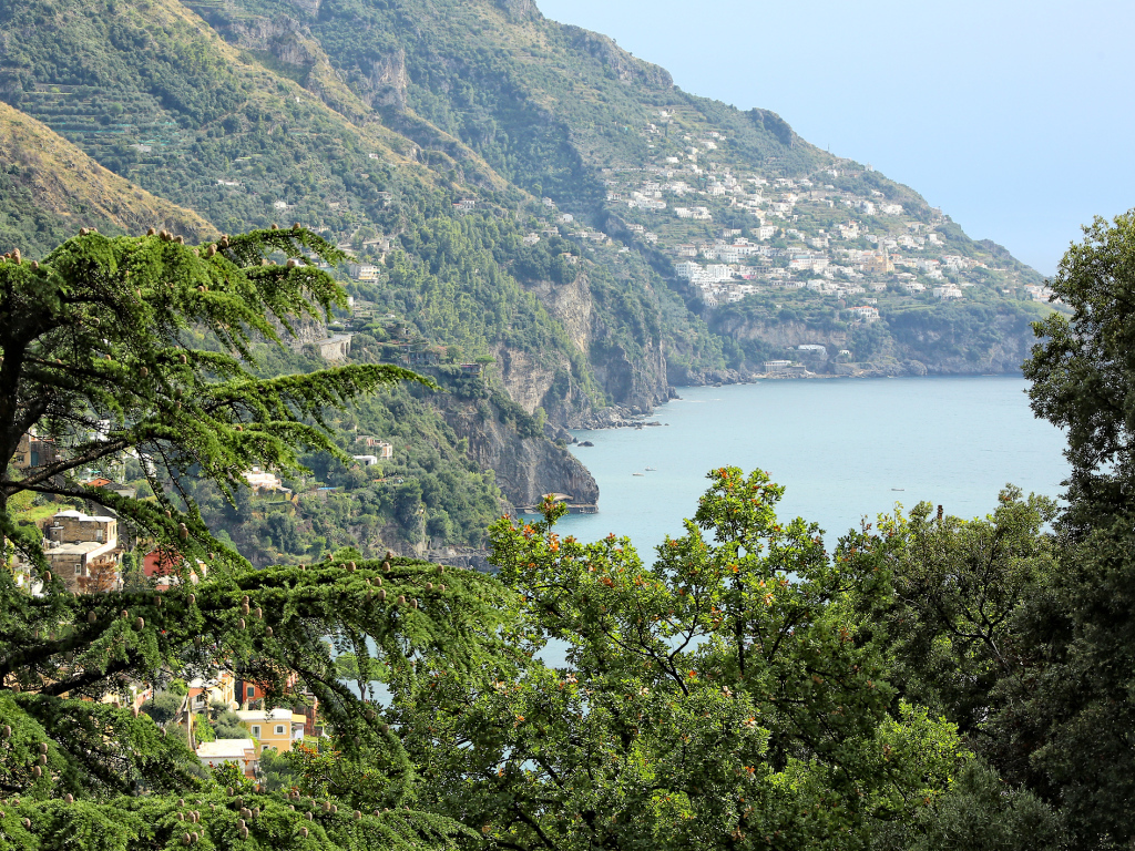 Вид на залив на курорте Позитано, Италия