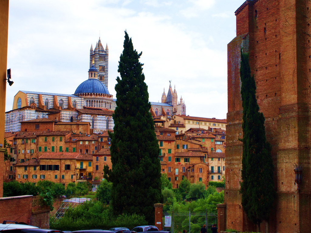 Вид на холм в Сиене, Италия