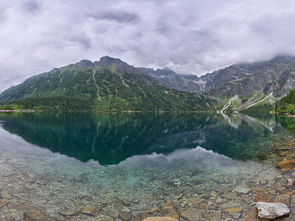 Горное озеро в Польше