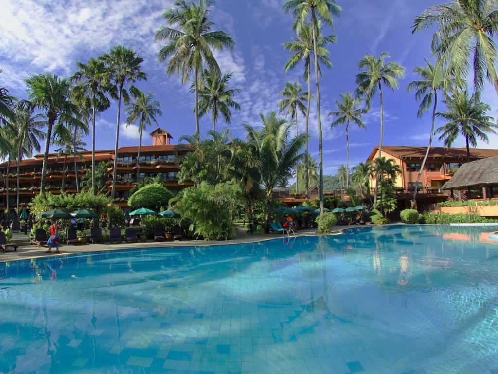 Бассейн в отеле в Пхукете