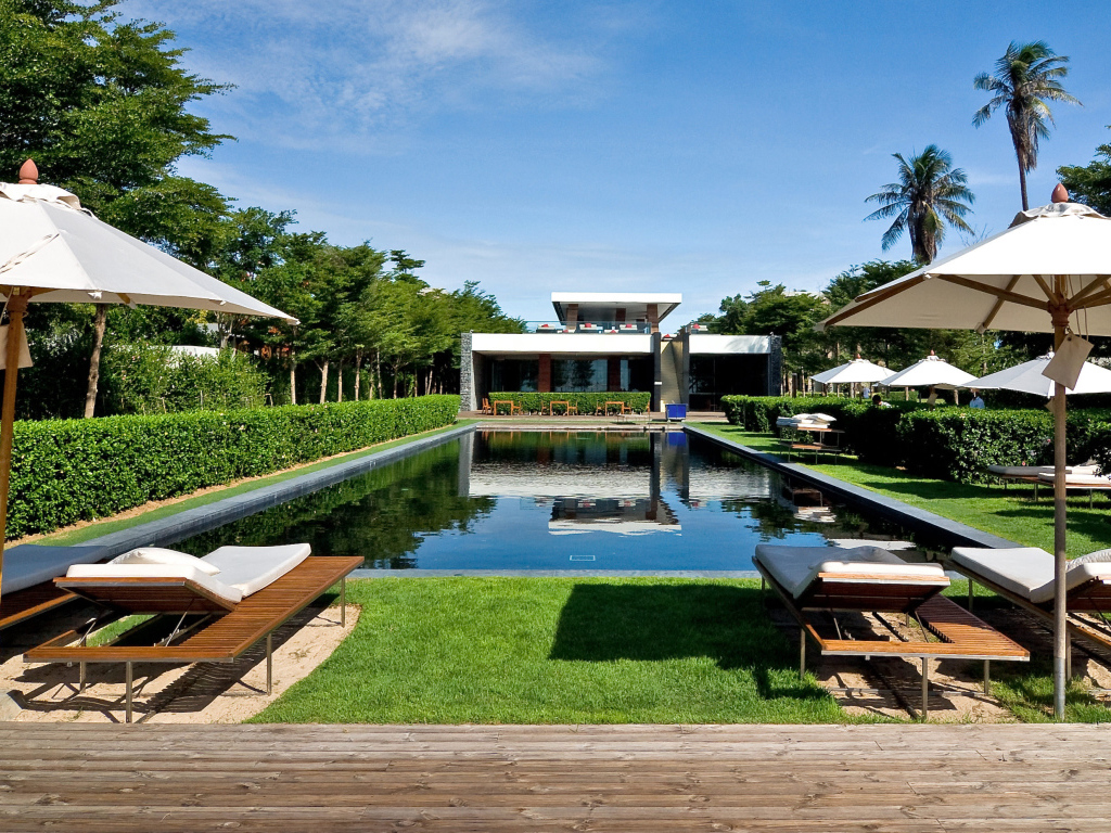 Бассейн в отеле на курорте Ча Ам, Таиланд