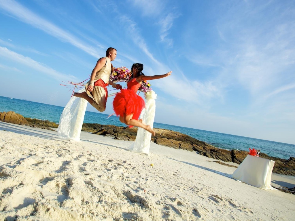 Отдых на пляже на острове Самет, Таиланд