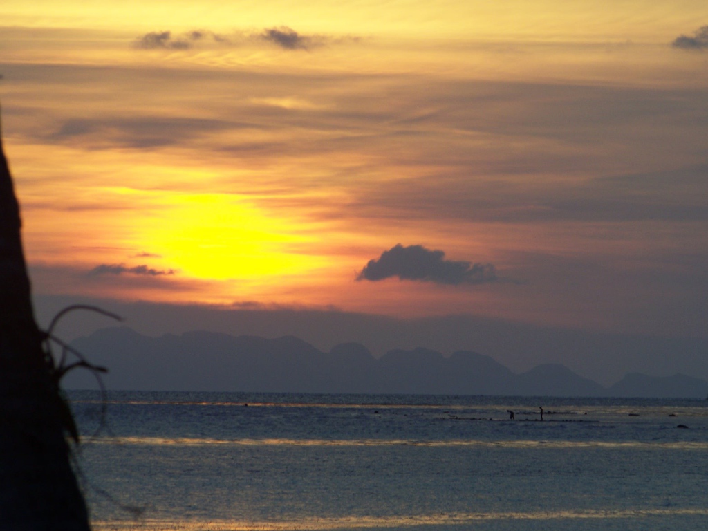 Закат на пляже на острове Панган, Таиланд