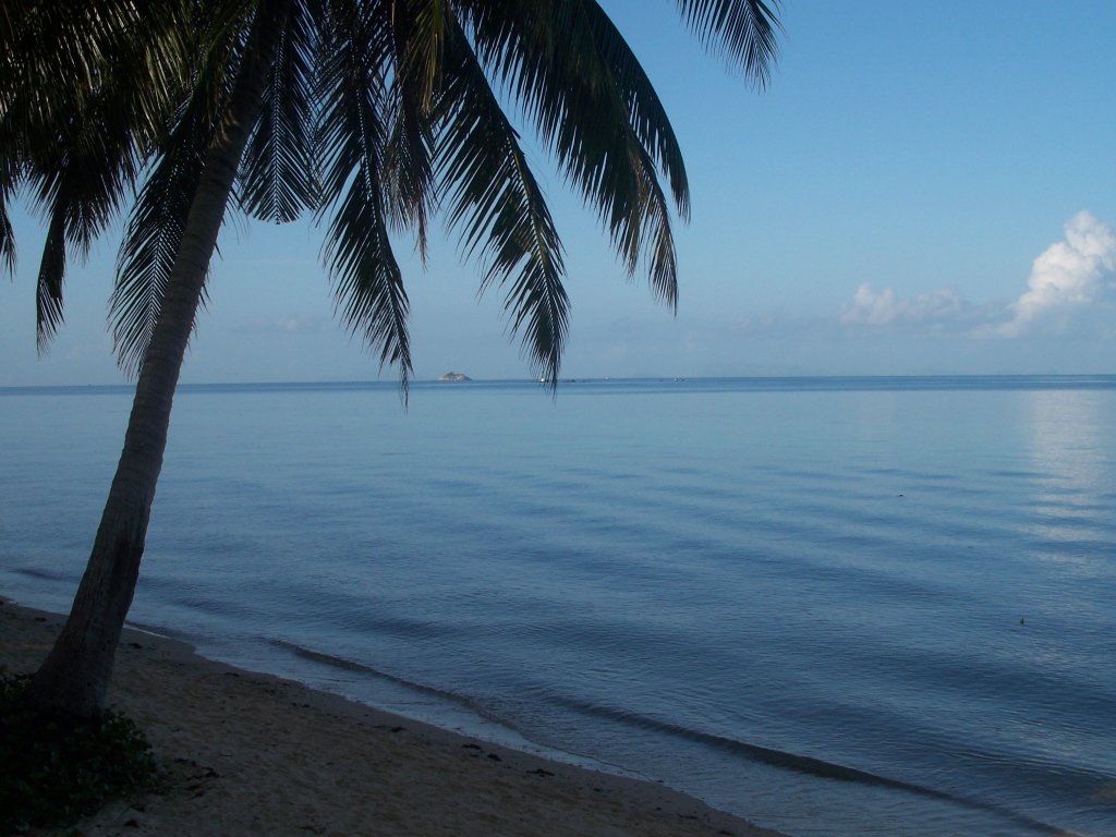 Волны прибоя на острове Панган, Таиланд