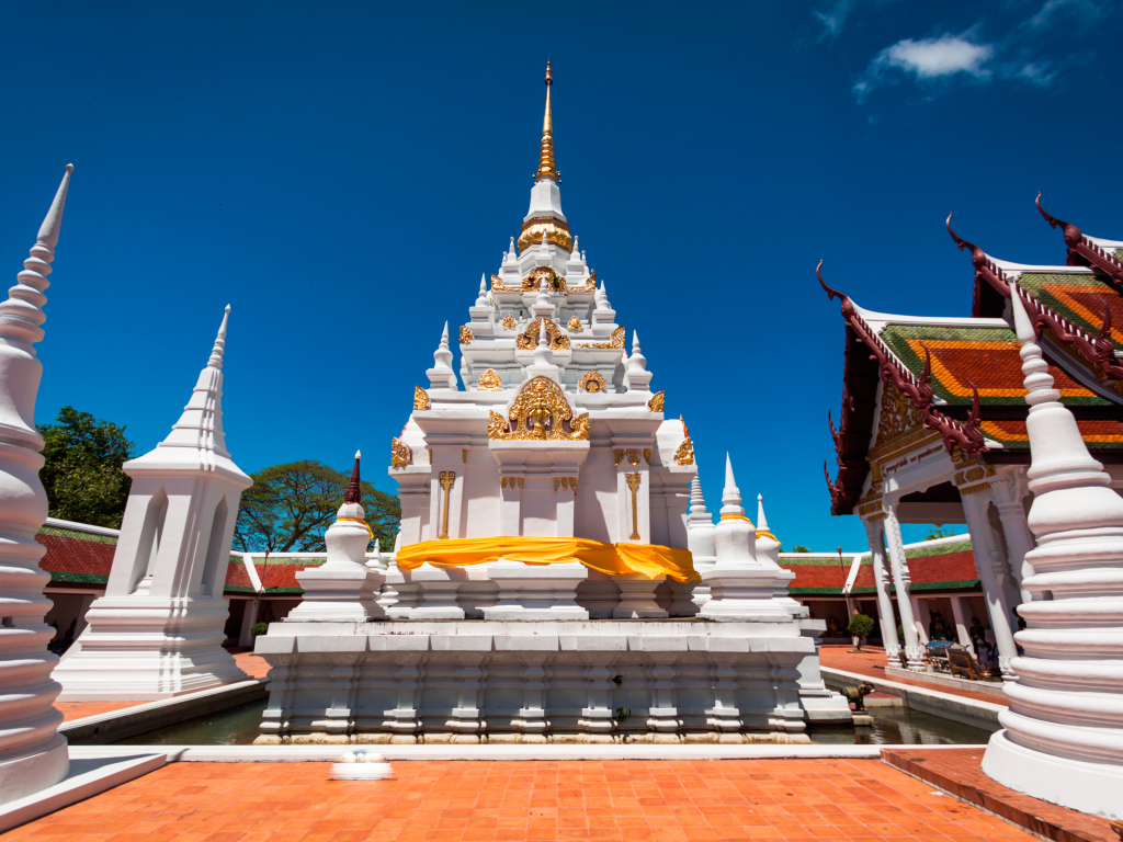 Храм Ват Пра Бороматхат Чайя на курорте Чианг Май, Таиланд
