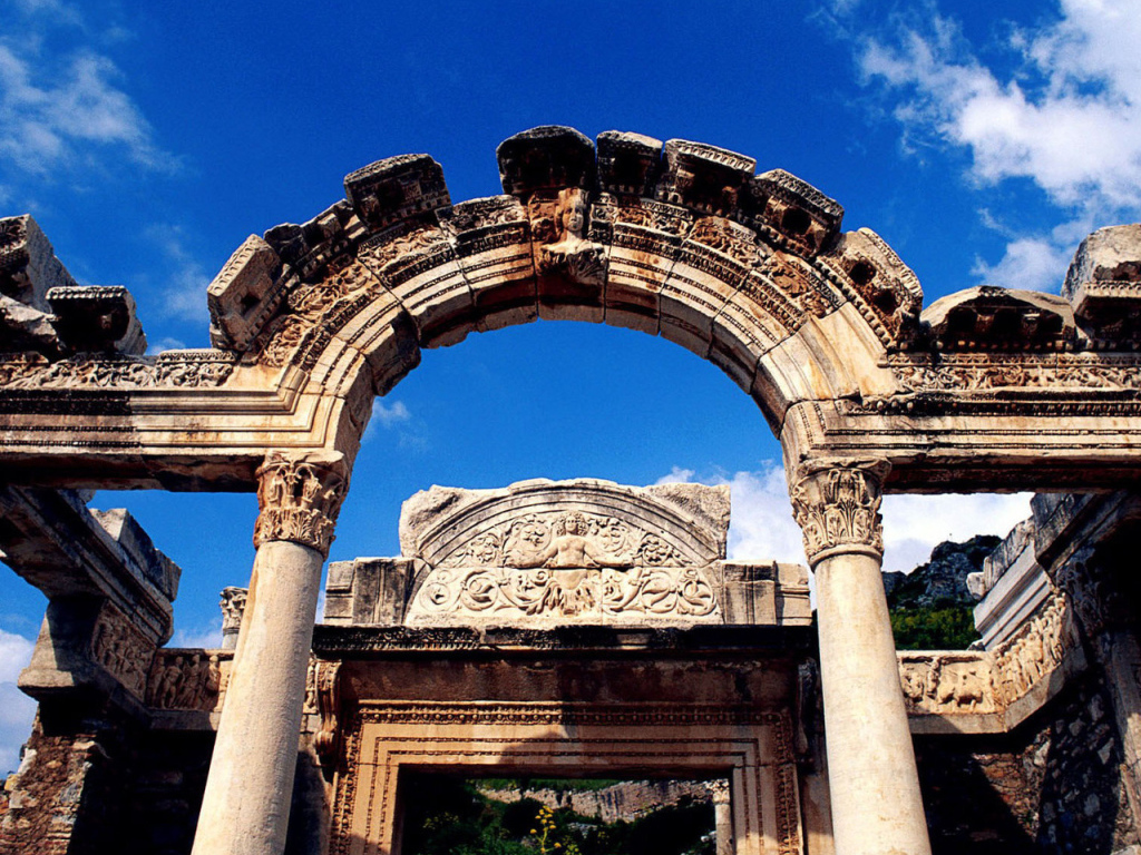 Старинная арка в Эфесе, Турция