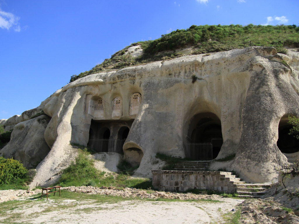 Постройки в скале в Эфесе, Турция