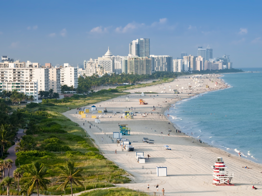 Endless beach in Miami