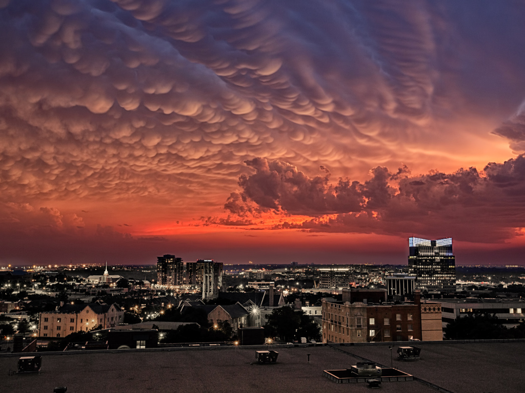 Грозовые тучи в городе Форт-Уэрт, США