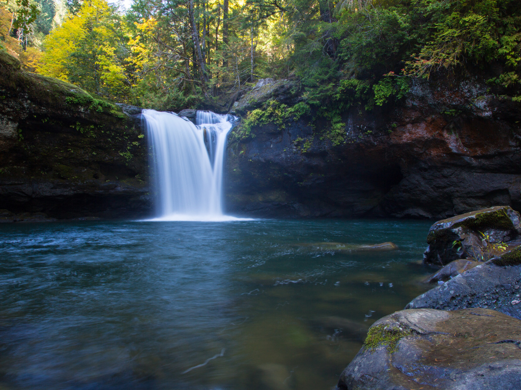 Водопад в округе Коос, США