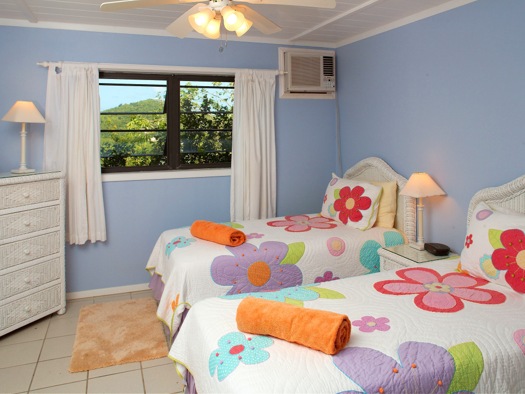 Небольшая детская комната