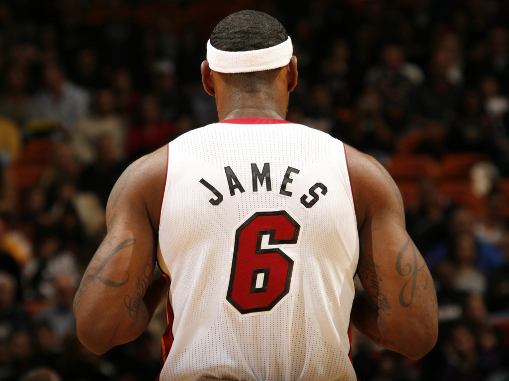Баскетболист Леброн Джеймс