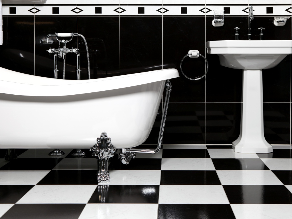 Черно белое оформление ванной