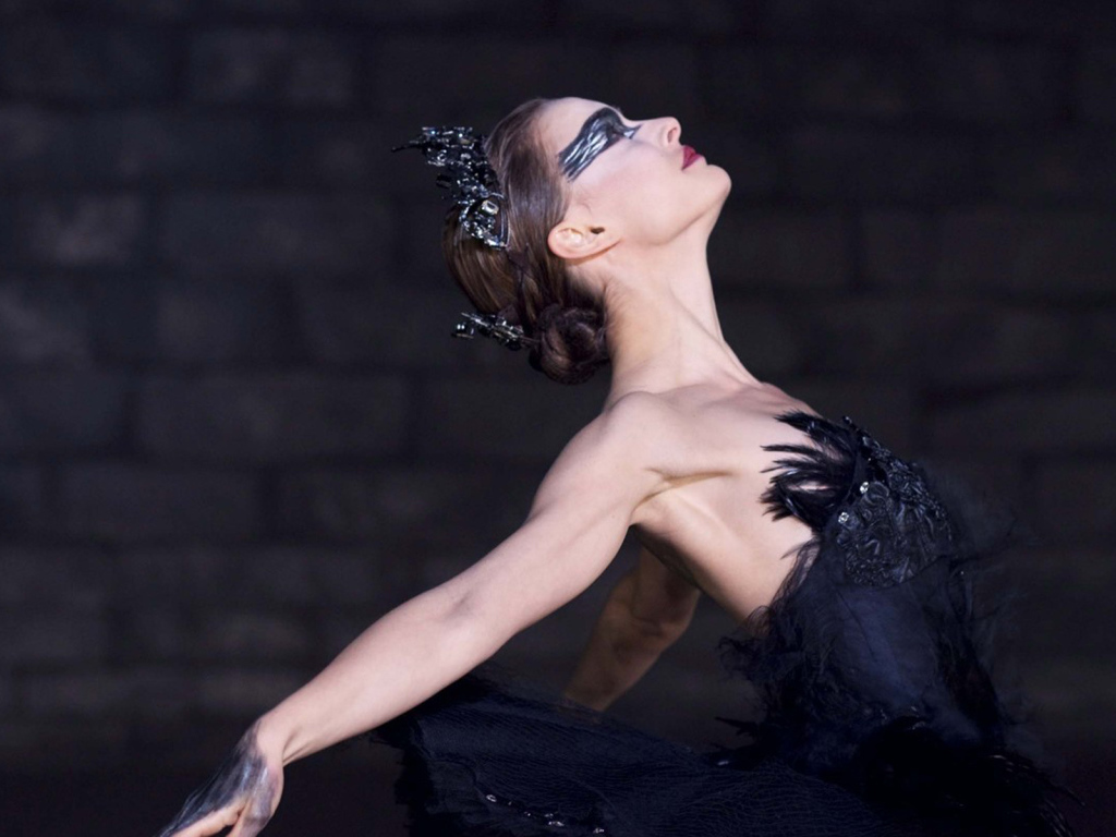 Балерина черный лебедь