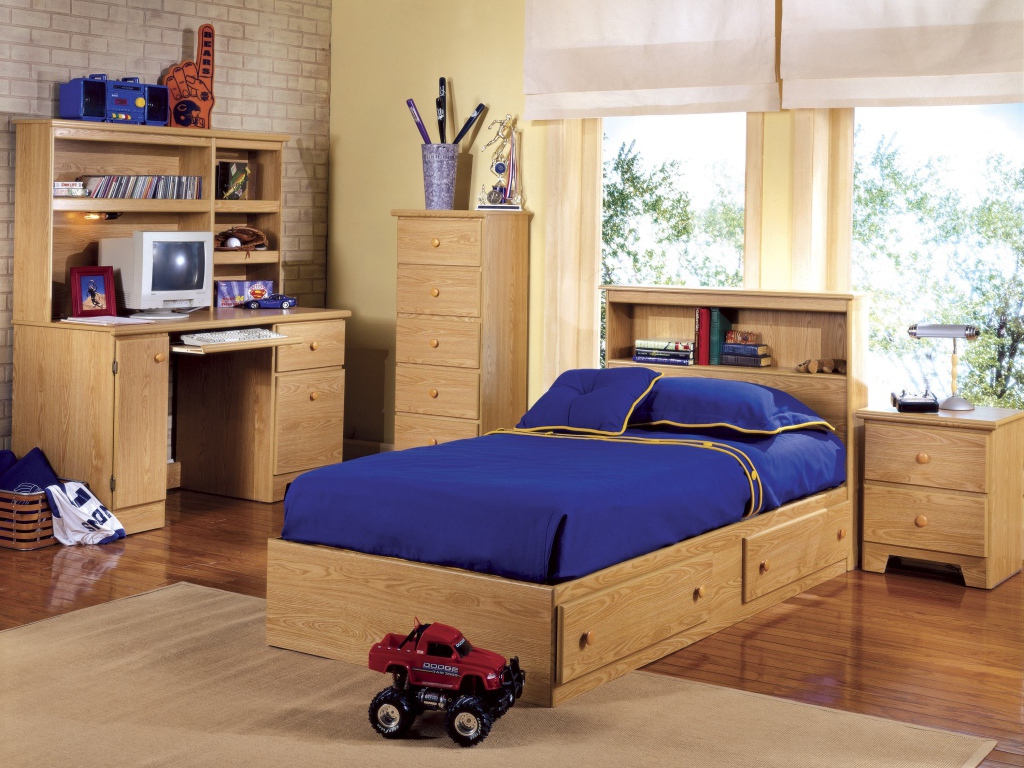 Голубая постель в детской комнате