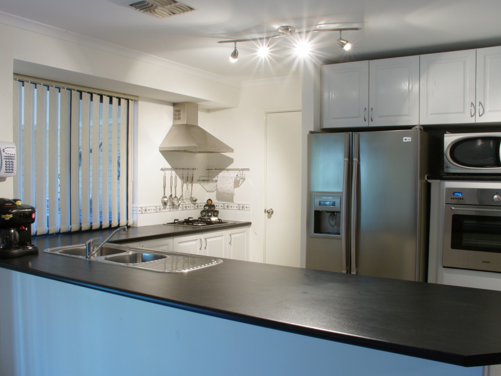 Направленная подсветка на кухне