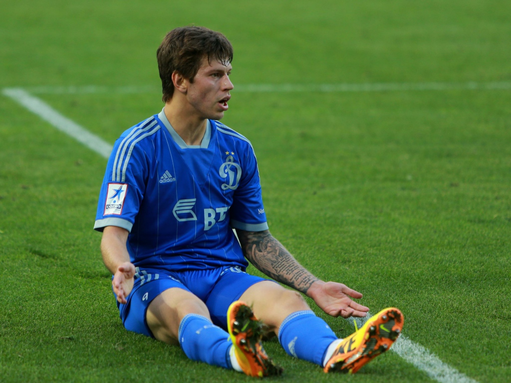 Нападающий Динамо Федор Смолов на поле