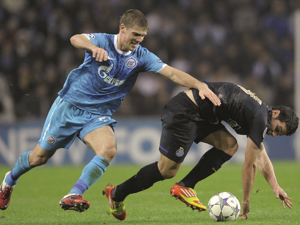 Футболист Игорь Денисов на поле