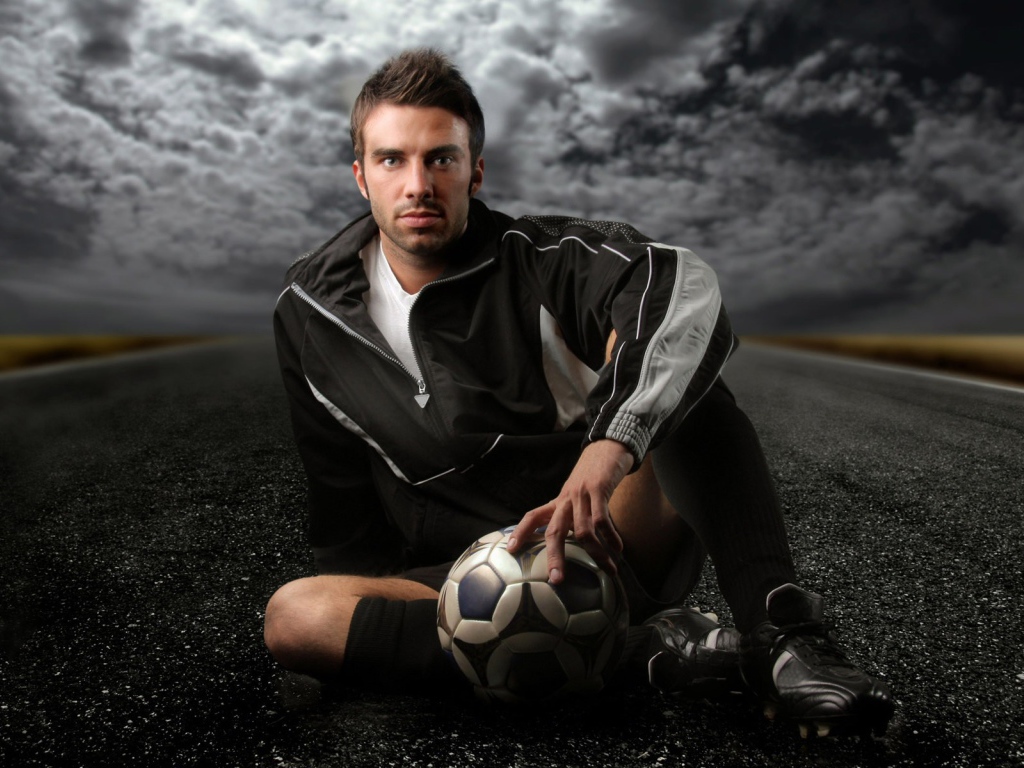 Футболист на дороге