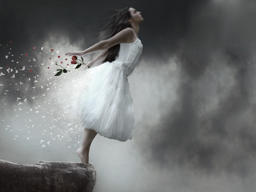 Девушка падает со скалы