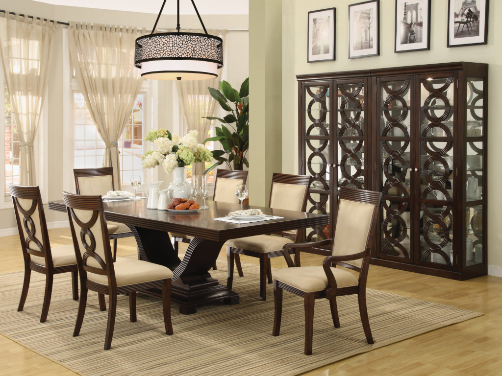 Домашняя уютная столовая