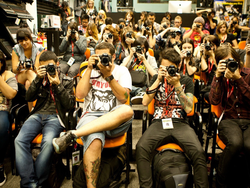 Журналист с татуировкой