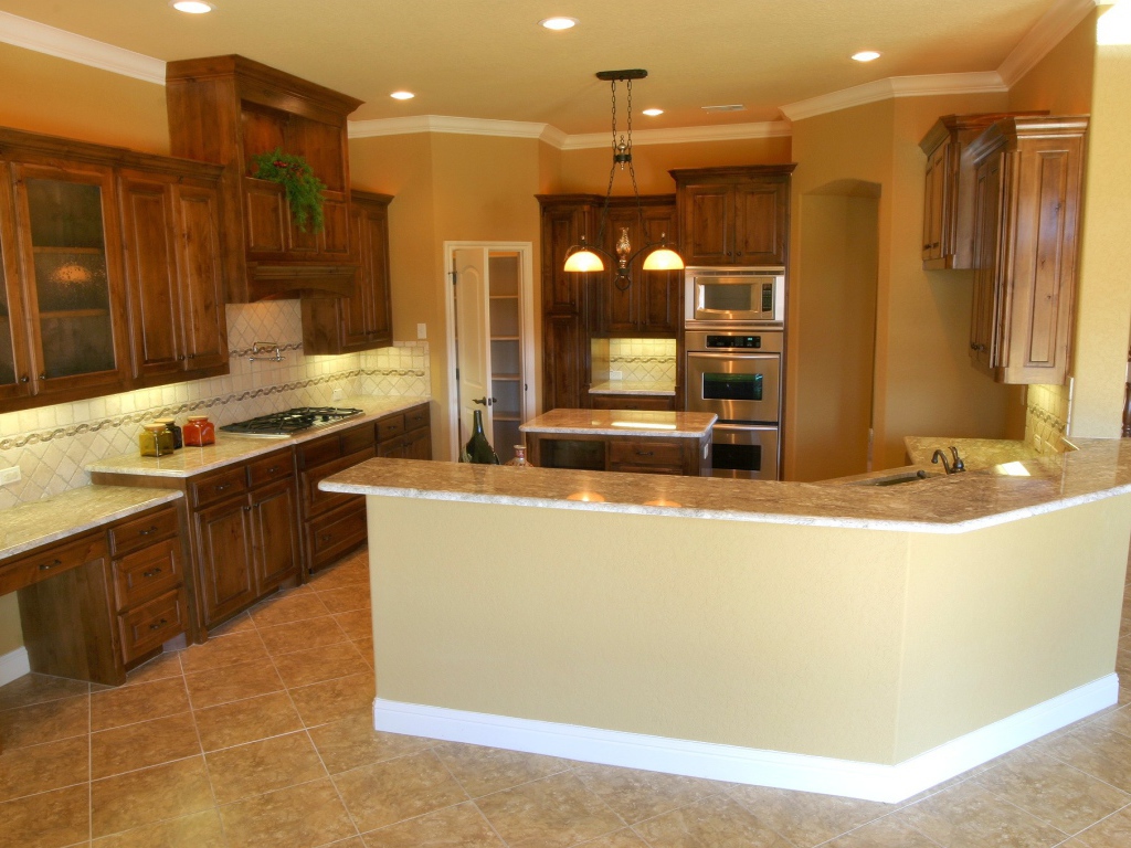 Кухня в большом доме