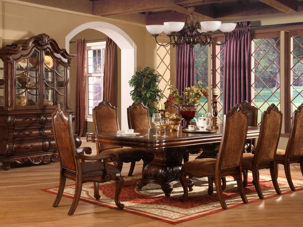 Роскошная мебель в столовой
