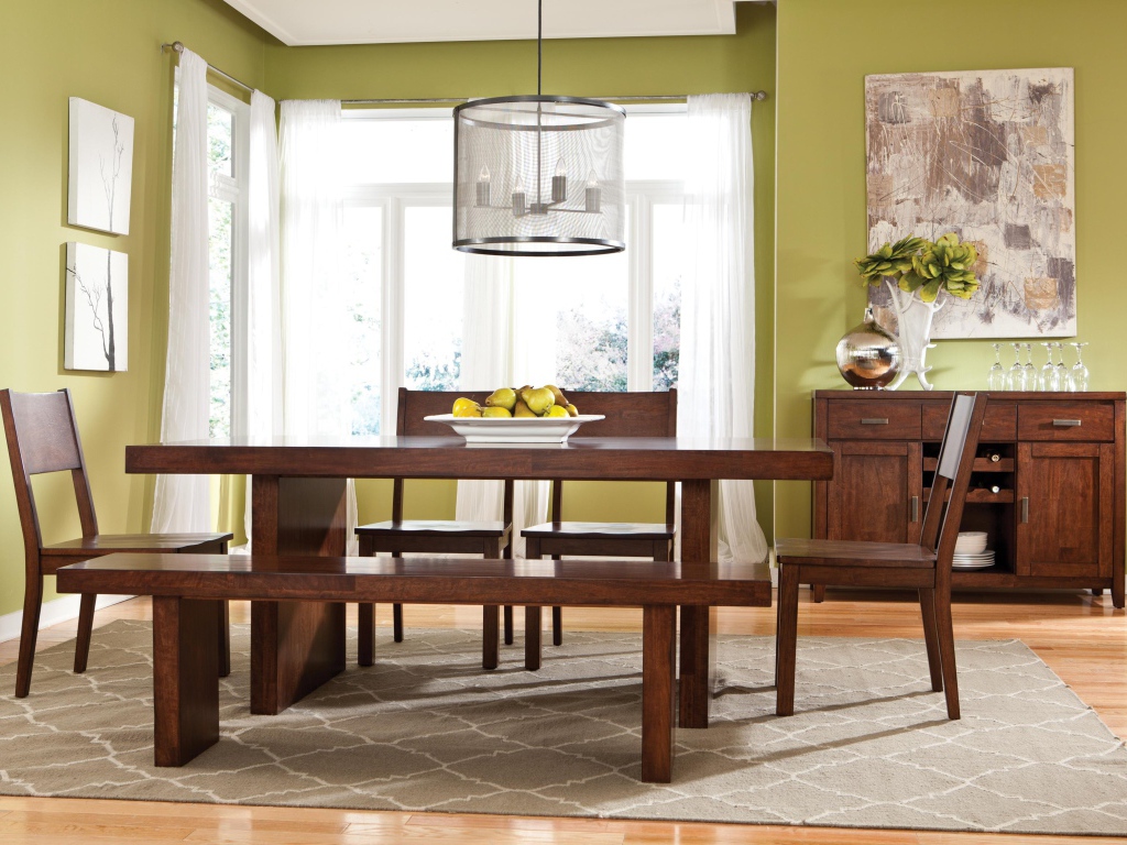 Оливковые стены в столовой