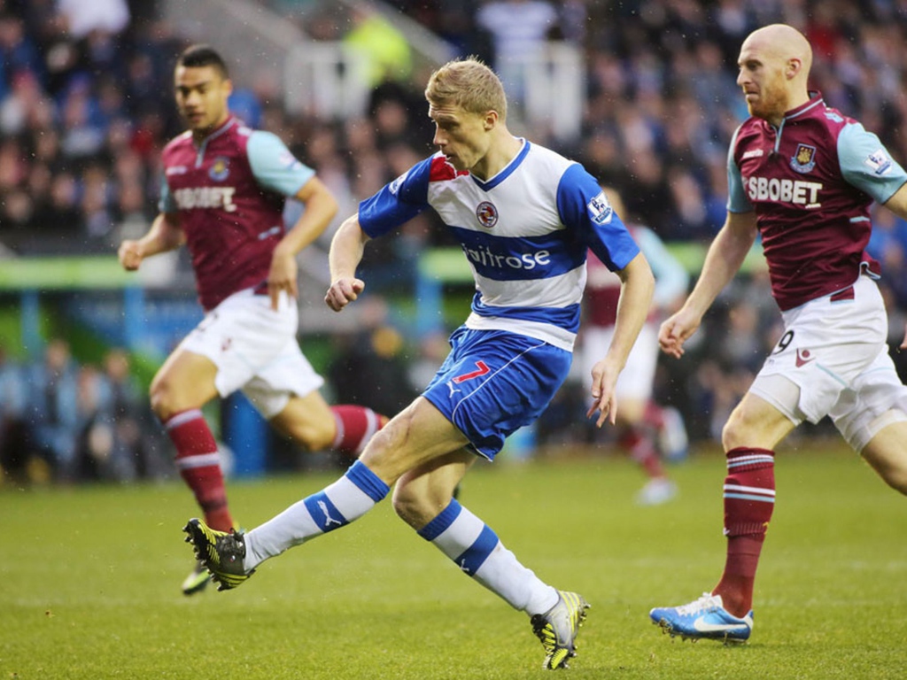 Павел Погребняк игрок сборной России с соперниками