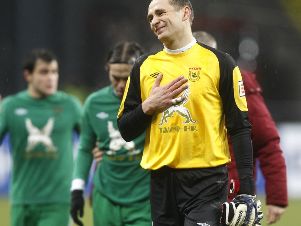 Сергей Рыжиков вратарь Рубина на поле