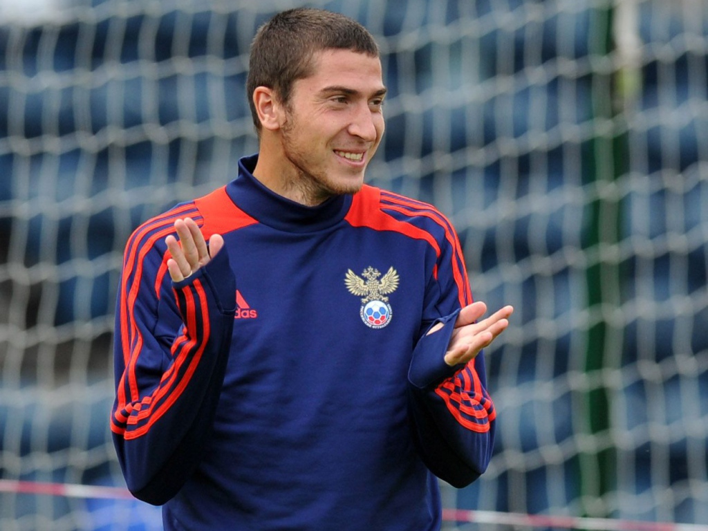Полузащитник сборной России Алексей Ионов